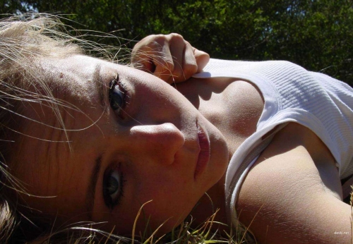 Seductive Amateur Babe: Explicit and Naughty Shots for Your Pleasure