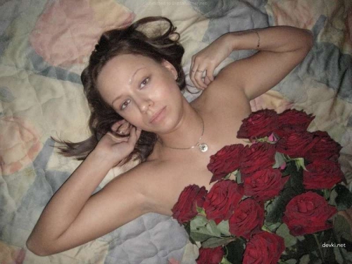 Sultry Amateur Girl Erotic Photoshoot: Explicit and Provocative Content for Adults