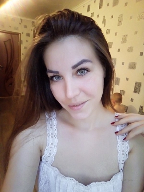 XXX Amateur Ass Flash: Hot Girl's Explicit Booty Pic