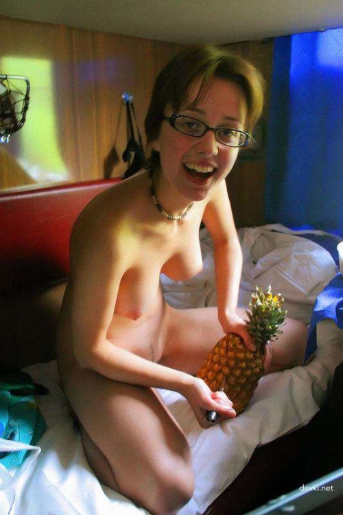 Uncensored Voyeurism: Naked Girl on Train - Explicit Public Transport Amateur Photo