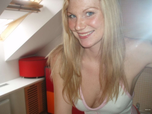Hot Redhead Amateur: Explicit Photo of Fiery Bush and Matching Hair