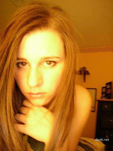 XXX Amateur Babe Pics: Explicit Erotic Photos of Hot Young Girl