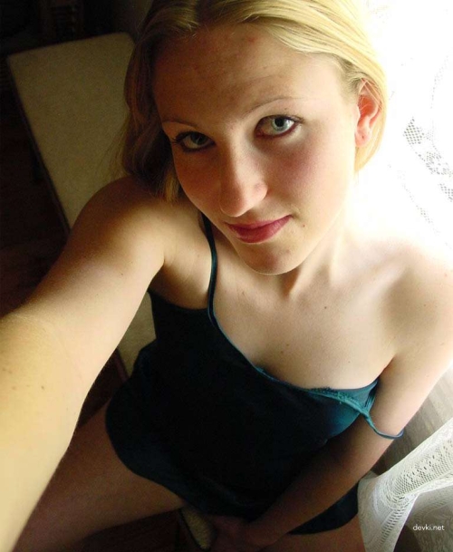 Sizzling Blonde Amateur XXX Pics: Intimate & Explicit Photos!