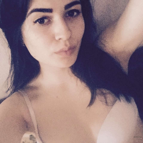 Unfiltered Amateur Nude Selfies: Sexy Girl Bares All for Provocative Pics
