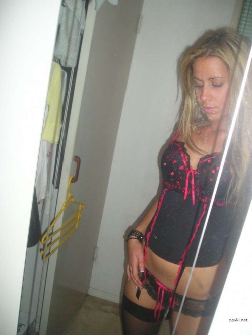 XXX Blonde Amateur Home Erotica: Explicit English Photos