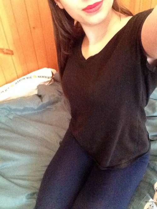 Hot Young Woman Exposing Herself on Bed: Explicit Amateur Pic