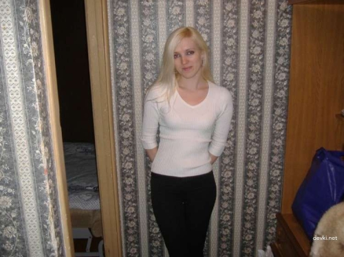 XXX Blonde Amateur Pics: Naughty Private Shots of Seductive Blondie