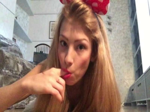 Intense Solo Masturbation: Sweetie's Explicit Self-Pleasure Show