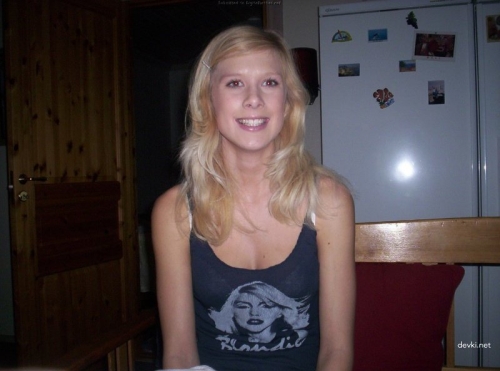 Amateur Boyfriend Pussy Flash: Explicit Homemade Photo