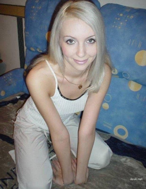 Blonde Slut Masturbates with Dildo - Homemade XXX Pic