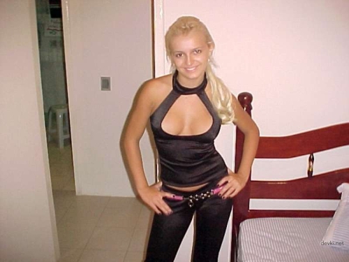 Sultry Sports Babe Bares All: Amateur Athlete's Erotic Photoshoot