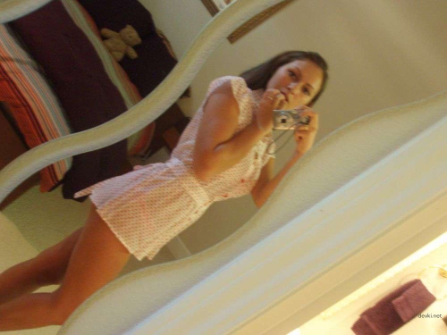 Seductive Slender Girl's Explicit Private Photos - Amateur Porn Collection