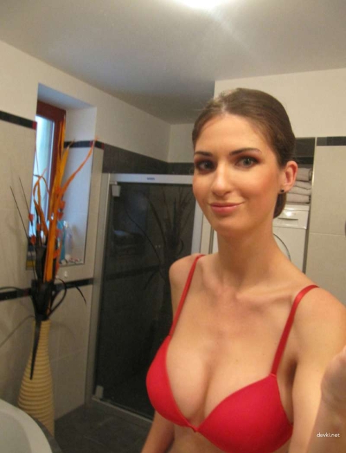 Explicit Busty Girl Nude Selfies: Big Boobs Photoshoot
