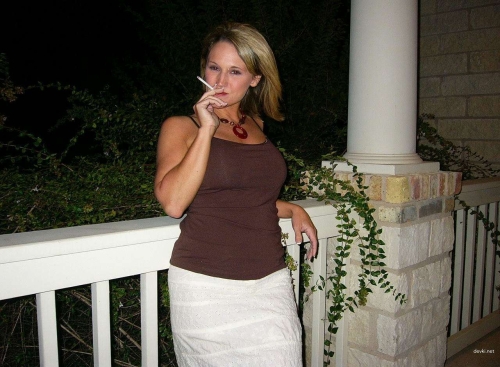 Naughty Mature Lady Smoking Cigarette in Amateur XXX Pic