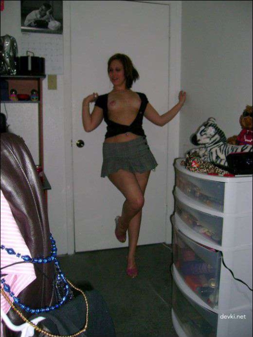 XXX Brunette Nude in Skirt: Amateur Explicit Photoshoot