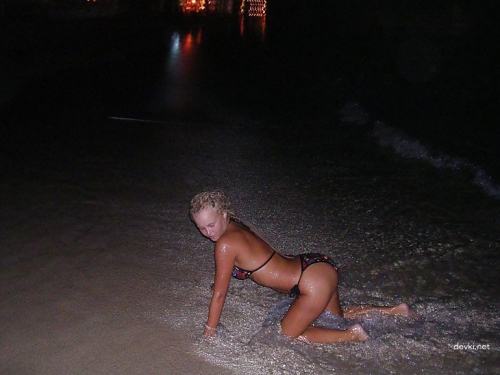 Amateur Babe's Pussy Lit Up by Flashlight for Extreme Close-Up Action