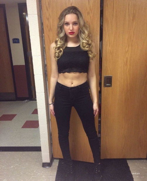 Sizzling Blonde Babe Flaunting Gorgeous Tits - Hot Amateur Pic