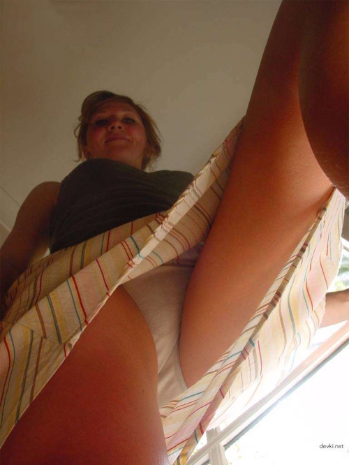 Seductive Amateur Nude Photo: Erotic Young Woman Poses Sensually
