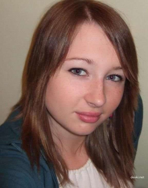 Hot Busty Amateur Exposed: Seductive Girl's Explicit Photo