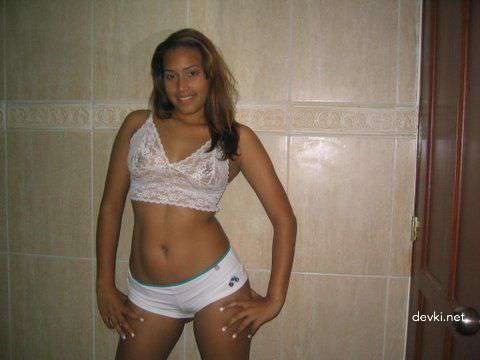 Sexy Latina Amateur Poses - Seductive Photos of Hot Latina Beauty