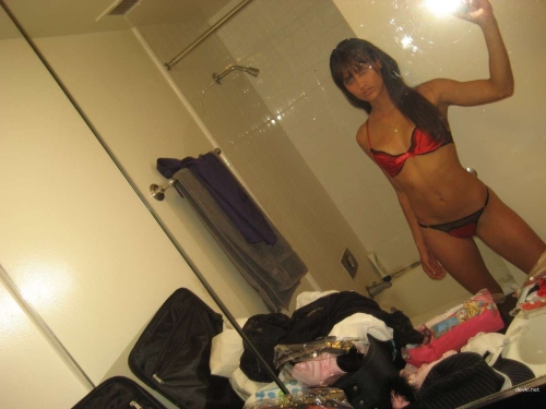 XXX Amateur Tanned Girl Erotic Album: Provocative and Explicit Shots