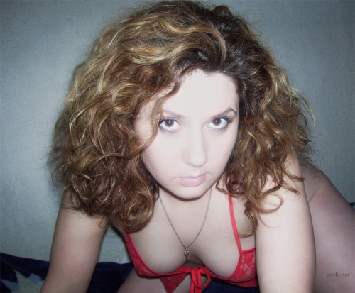 Explicit College Babe: Hot Amateur Beauty in Sexy Photoshoot