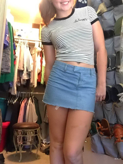 Sexy Girlfriend Exposes All in Skirt - No Panties Amateur Photo