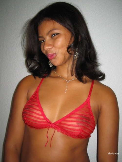 Raw Mulatto Girl Nude Pics: Explicit Homemade Collection