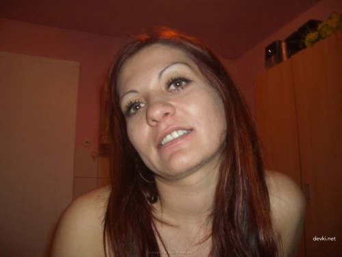 Arab MILF Pussy Close-Up: Explicit Amateur Photo