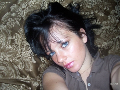 Extreme Deepthroat: Amateur Girl Swallows Big Cock in Explicit Porn Pic