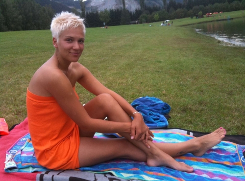 Explicit Short-Haired Amateur Private Photos: Uncensored XXX Shots