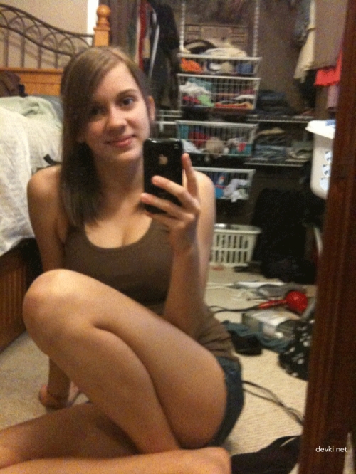 Explicit Amateur Photo: Naked Busty Girl with Huge Boobs Exposed