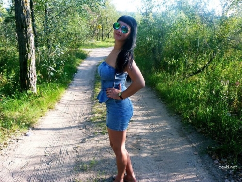 22-Year-Old Russian Babe's Explicit Amateur Photo Shoot: Young Sweetie in Action