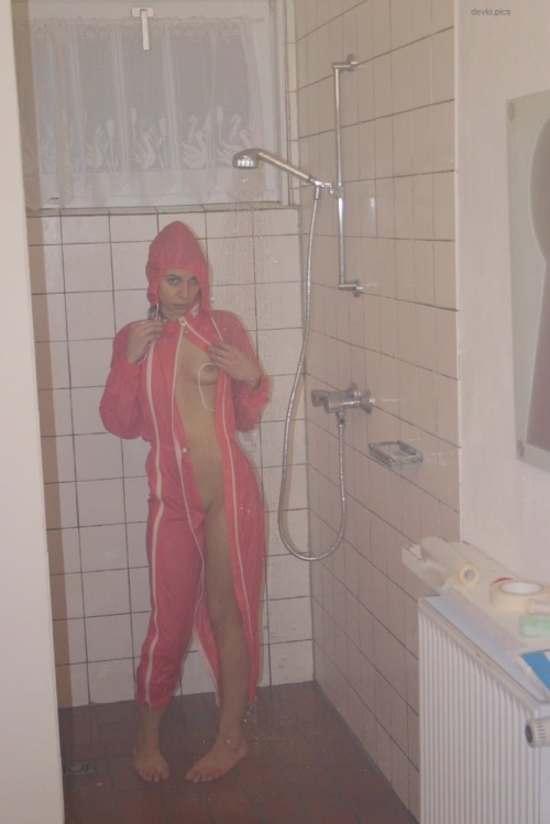 Hot Amateur Nude Woman Showering - Steamy and Sensual!