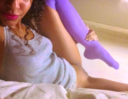 Explicit Close-Up: Mulatto Amateur Babe Spreading Pussy - Hot XXX Shot